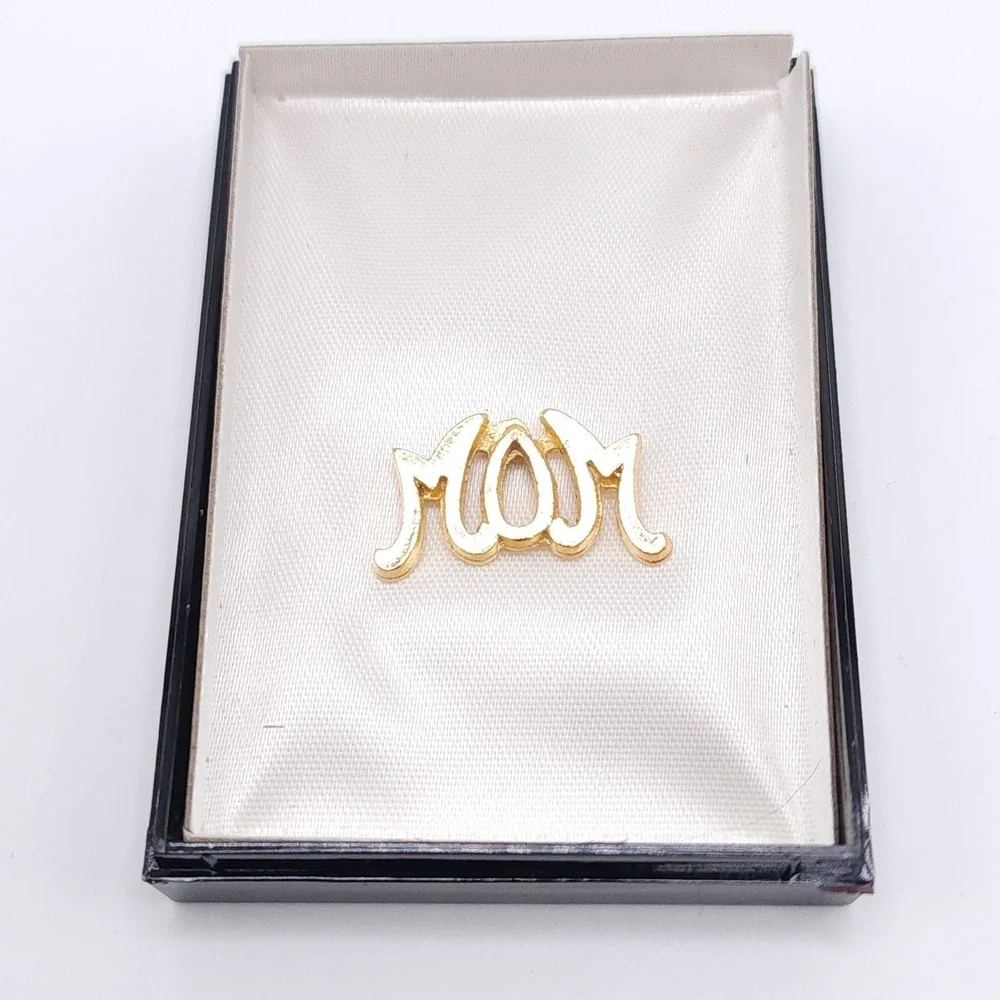 Gold Tone MOM Brooch Script Lapel Pin Vintage Mothers Day